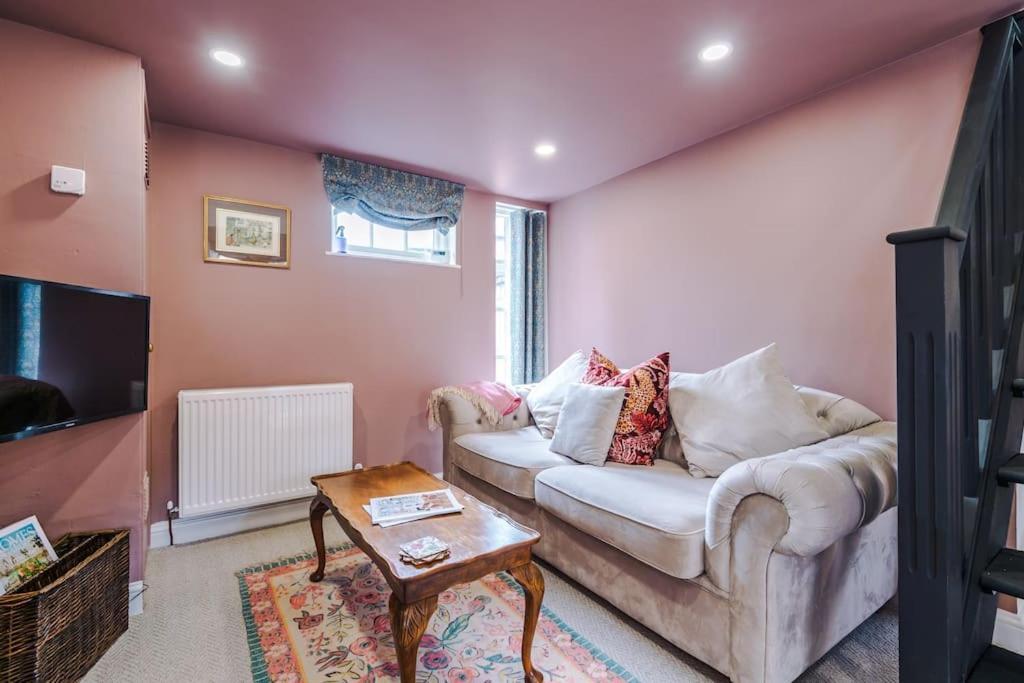 Rustic Chester Cottage Near Shops & Terrace Luaran gambar