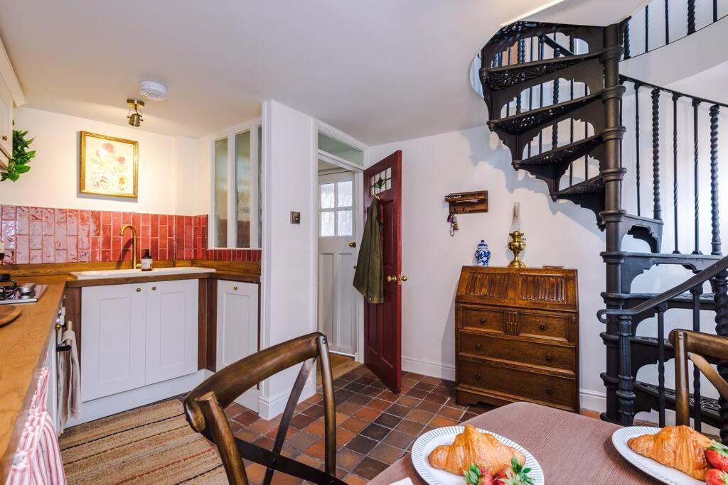 Rustic Chester Cottage Near Shops & Terrace Luaran gambar