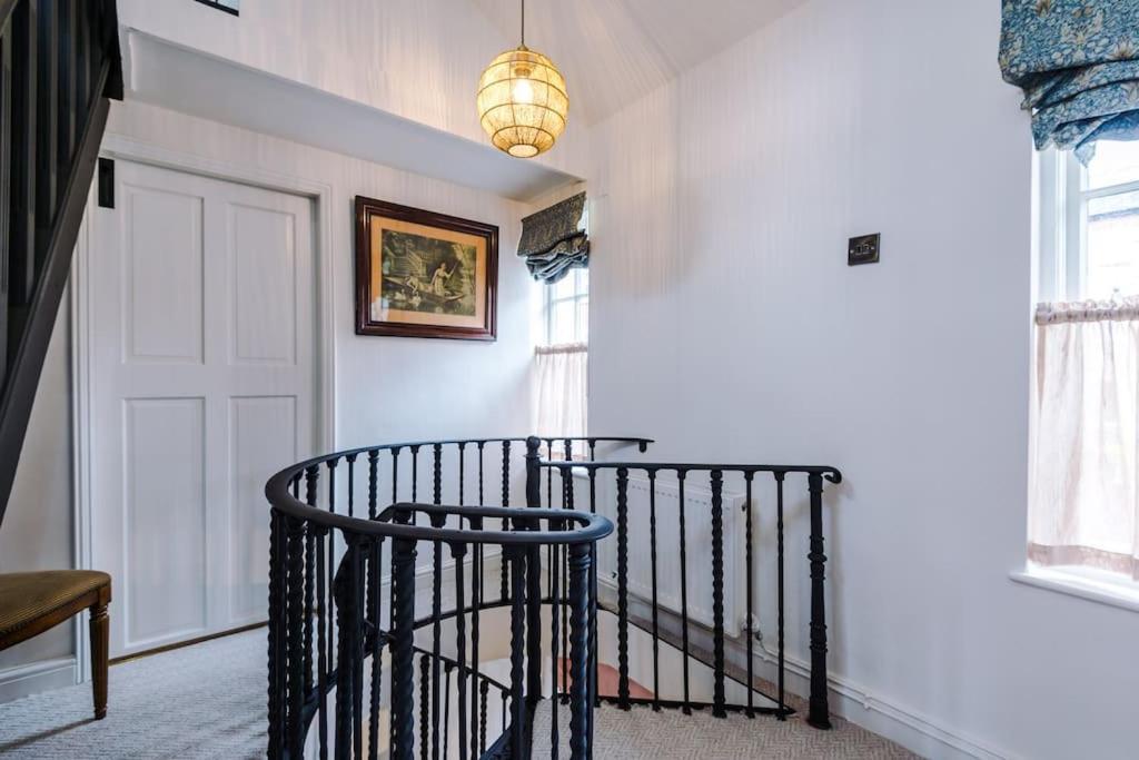 Rustic Chester Cottage Near Shops & Terrace Luaran gambar