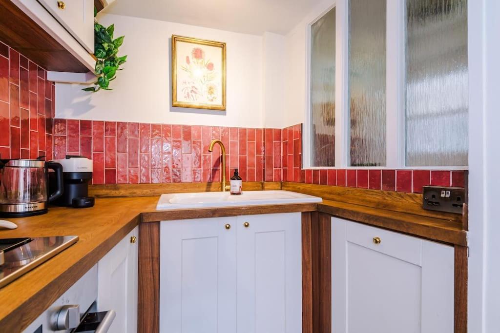 Rustic Chester Cottage Near Shops & Terrace Luaran gambar